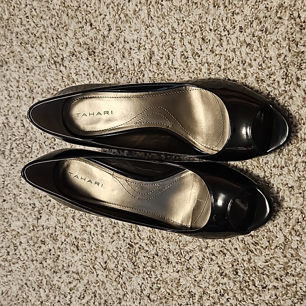 Tahari peep toe heels. 8.5